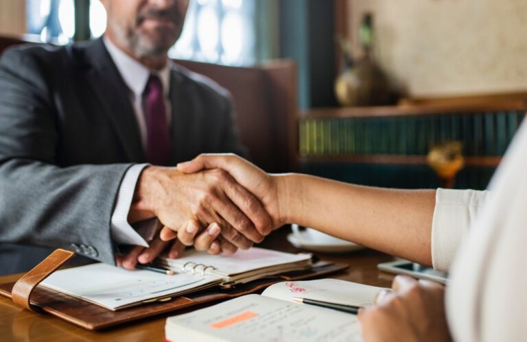 Tener un abogado siempre a mano: la clave para evitar problemas legales y ahorrar dinero